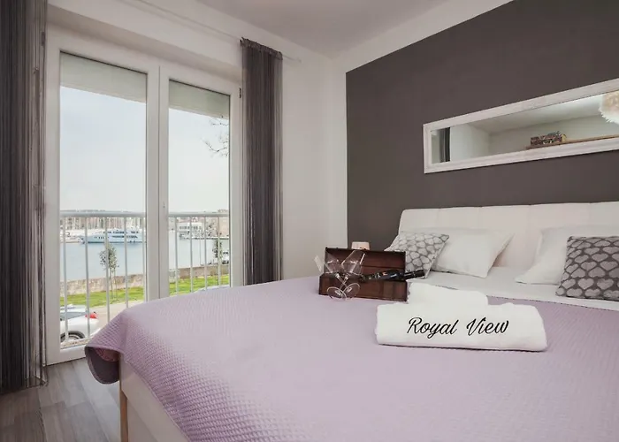 Royal View Apartment